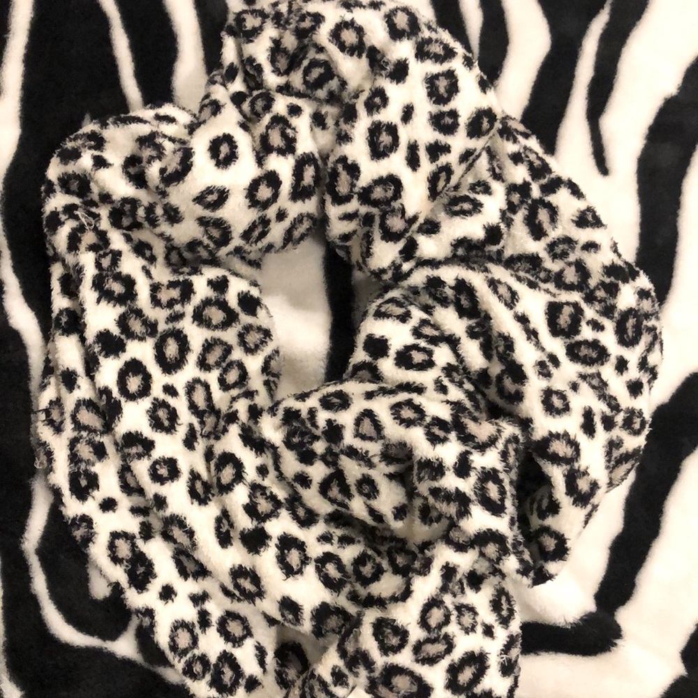 Collectioneighteen Leopard Print Infinity Scarf -… - image 1
